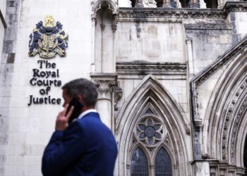 Ανατροπή στην υπόθεση των ελληνικών warrants: Πρωτοφανής πρόταση από βρετανικό δικαστήριο