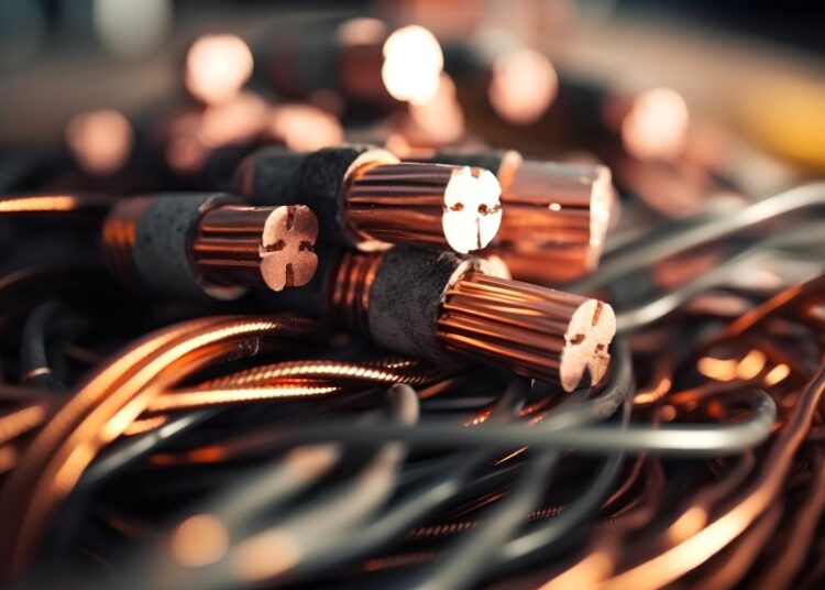 Χαλκός στα ύψη: Ποιες παγκόσμιες δυνάμεις πυροδοτούν την ιστορική άνοδο