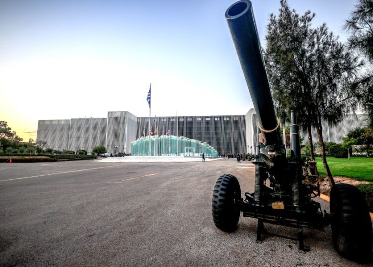 Υπουργείο Εθνικής Άμυνας: Αποκαλυπτήρια της νέας βιοκλιματικής όψης του κεντρικού κτιρίου (φωτό&video)