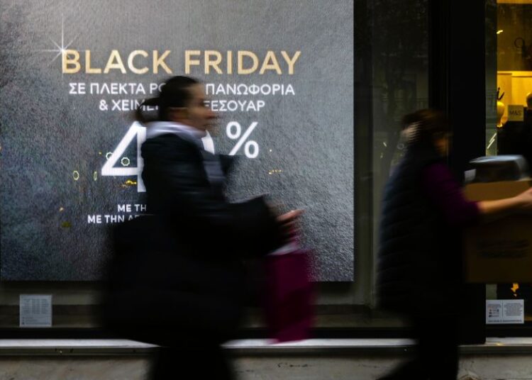 Η αγορά σε ρυθμούς Black Friday: Ανοιχτά τα καταστήματα και την Κυριακή