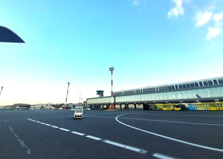 Νέο ρεκόρ για τον ελληνικό τουρισμό: Άνοδος 6,6% στα αεροδρόμια της ΥΠΑ