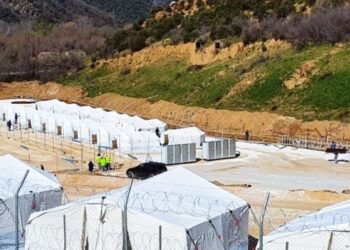 Αναβρασμός στη δομή μεταναστών στις Σέρρες: Τραυματίες αστυνομικοί