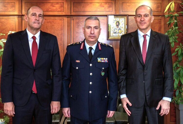 Δωρεά σύγχρονου εξοπλισμού στην Τροχαία Αττικής από τους αδελφούς Αγγελόπουλους