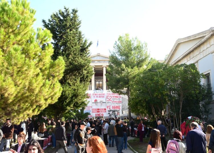 Ξεκίνησαν οι τριήμερες εκδηλώσεις για την 52η επέτειο του Πολυτεχνείου με κλειστούς δρόμους και αλλαγές στα ΜΜΜ