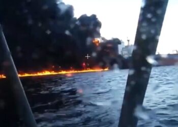 Κλιμάκωση στη Μαύρη Θάλασσα: Drone χτυπά τάνκερ του ρωσικού σκιώδους στόλου (video)