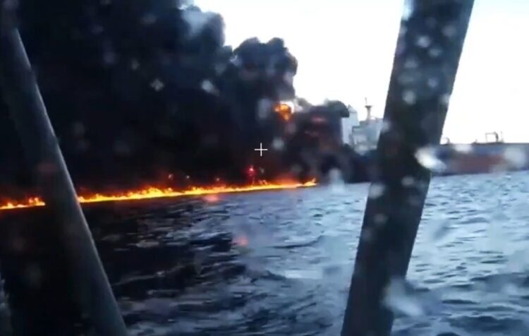 Κλιμάκωση στη Μαύρη Θάλασσα: Drone χτυπά τάνκερ του ρωσικού σκιώδους στόλου (video)