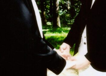 Ομοφυλοφιλικός γάμος: Το Δικαστήριο της ΕΕ αλλάζει τα δεδομένα για τα κράτη μέλη