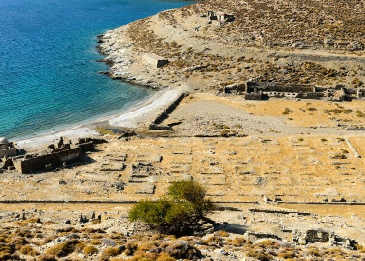 Γυάρος: Βροχή αρχιτεκτονικών προτάσεων για το εμβληματικό νησί με «σχέδια» Μαρτίνου και Μυλωνά