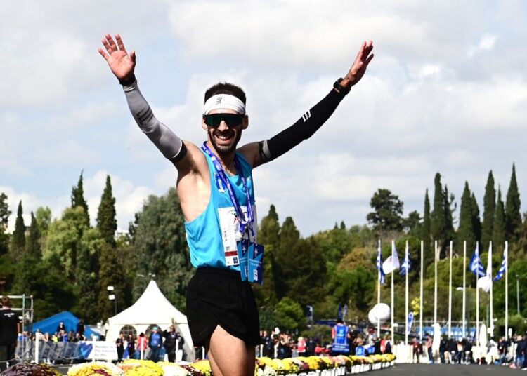 Θρίαμβος Καραΐσκου στον Αυθεντικό Μαραθώνιο Αθηνών 2025: Πρώτος στο Καλλιμάρμαρο