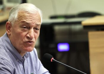 ΚΕΔΕ: Συμβολικό «λουκέτο» στους δήμους και συγκέντρωση διαμαρτυρίας στη Βουλή για τον προϋπολογισμό