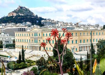 Η Airbnb στηρίζει οικονομικά την ανάπλαση του Λόφου του Λυκαβηττού