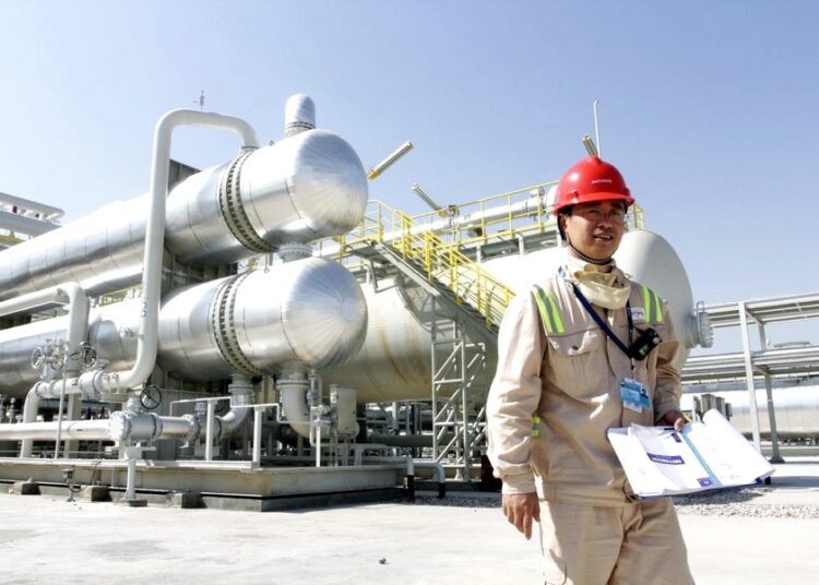 Τέλος εποχής για το Big Oil; Η Κίνα ανεβάζει παραγωγή και γεμίζει δεξαμενές