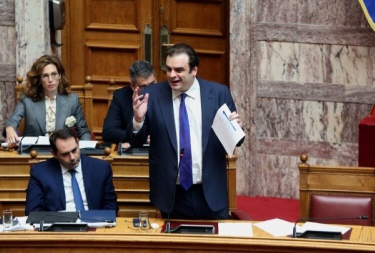 Προϋπολογισμός 2026: Ενίσχυση εισοδήματος και ανάπτυξη 2,4% – Το πλήρες σχέδιο