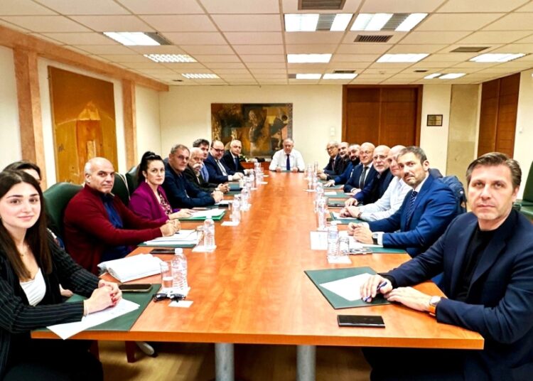 Επιτάχυνση στην απογραφή ανελκυστήρων έως 30 Νοεμβρίου: Σαφές μήνυμα Θεοδωρικάκου για συνεργασία