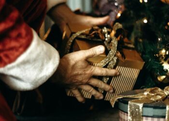 Δώρο Χριστουγέννων: Νωρίτερα η καταβολή φέτος – Τι αλλάζει για εργαζομένους και εργοδότες