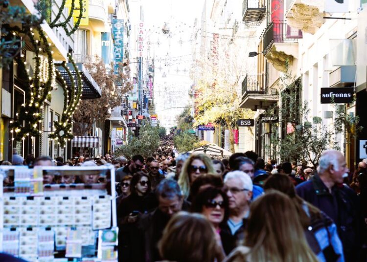Εορταστικό ωράριο 2025: Το πλήρες πρόγραμμα λειτουργίας των καταστημάτων ως την Πρωτοχρονιά