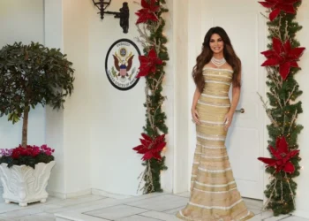 Μήνυμα ενότητας Ελλάδας–ΗΠΑ από την Κίμπερλι Γκίλφοϊλ για τα Χριστούγεννα