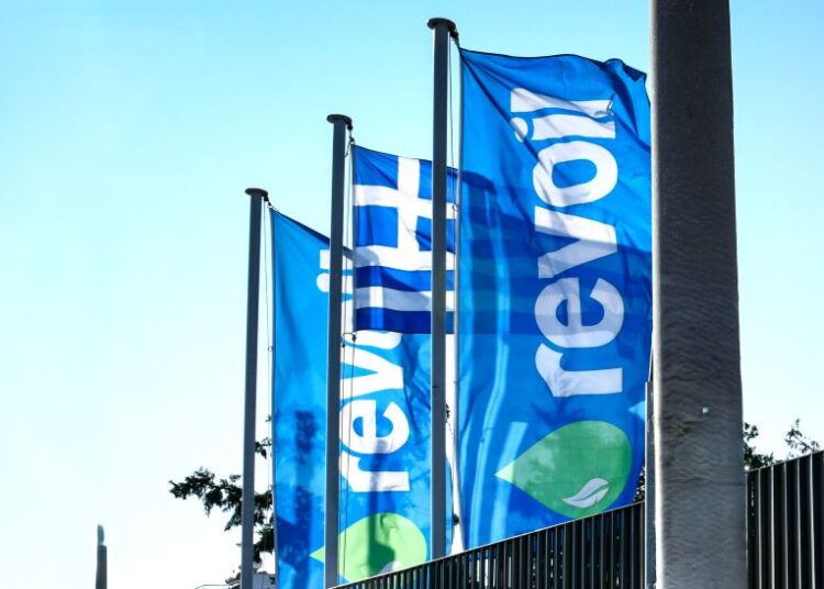 Revoil: Νέα εξαγορά στις ΑΠΕ – Φωτοβολταϊκό 6 MW στη Βοιωτία