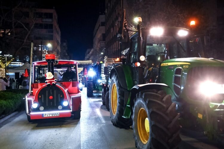 Στο κέντρο της Λάρισας τα τρακτέρ απο το μπλόκο της Νίκαιας (EUROKINISSI)