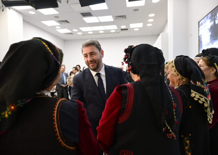 Νίκος Ανδρουλάκης: Κάλαντα και πολιτικά μηνύματα στα γραφεία του ΠΑΣΟΚ