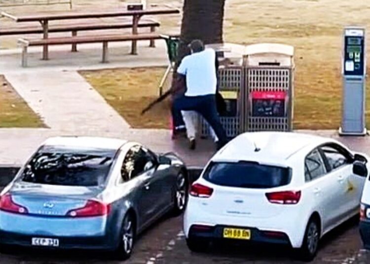 Αυστραλία: O πρόσφυγας-ήρωας που έγινε εθνικό σύμβολο και… εκατομμυριούχος μετά την τραγωδία