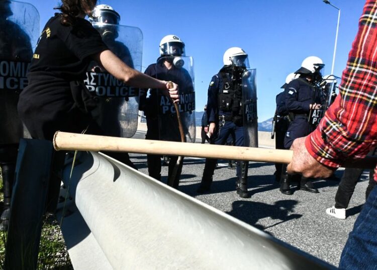 Κραυγή αγωνίας από τα τουριστικά γραφεία για τα αγροτικά μπλόκα: «Χάνονται κρατήσεις και προκαταβολές»