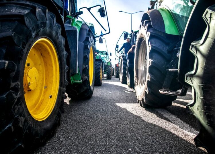 Πού «βράζει» η χώρα από τα μπλόκα: Αναλυτικός οδηγός για τους αποκλεισμούς δρόμων