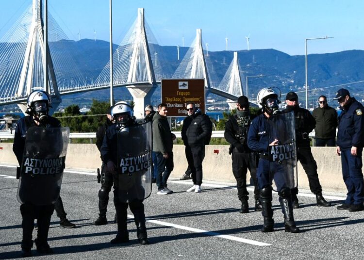 Κραυγή αγωνίας από τα τουριστικά γραφεία για τα αγροτικά μπλόκα: «Χάνονται κρατήσεις και προκαταβολές»