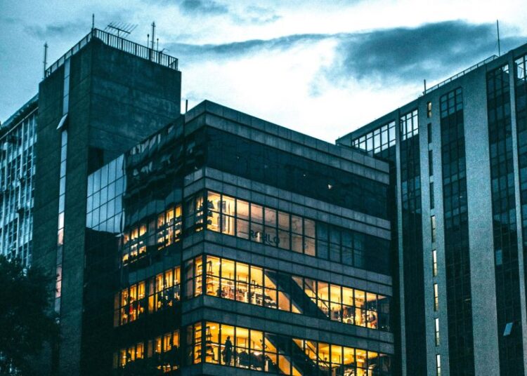 Άνοδος σε τιμές και ενοίκια επαγγελματικών ακινήτων το α’ εξάμηνο 2025