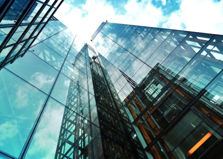 Παράταση στο πλαφόν 3% για επαγγελματικά ενοίκια: Τι αλλάζει το 2026