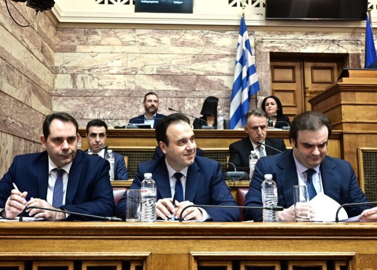Βουλή LIVE: Κρίσιμη συνεδρίαση για το μέλλον των ΕΛΤΑ