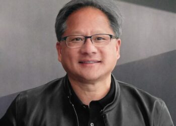 Τζένσεν Χουάνγκ: Ο άνθρωπος που αναδιαμορφώνει την παγκόσμια οικονομία μέσω της τεχνητής νοημοσύνης