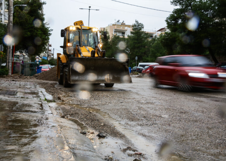 Κακοκαιρία στην Αττική: Πού παραμένουν κλειστοί οι δρόμοι