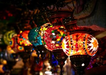 Παραμονή Πρωτοχρονιάς: Πώς λειτουργούν σήμερα καταστήματα και σούπερ μάρκετ