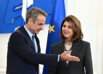 Συνάντηση Μητσοτάκη με την απεσταλμένη του ΟΗΕ για το Κυπριακό στο Μαξίμου