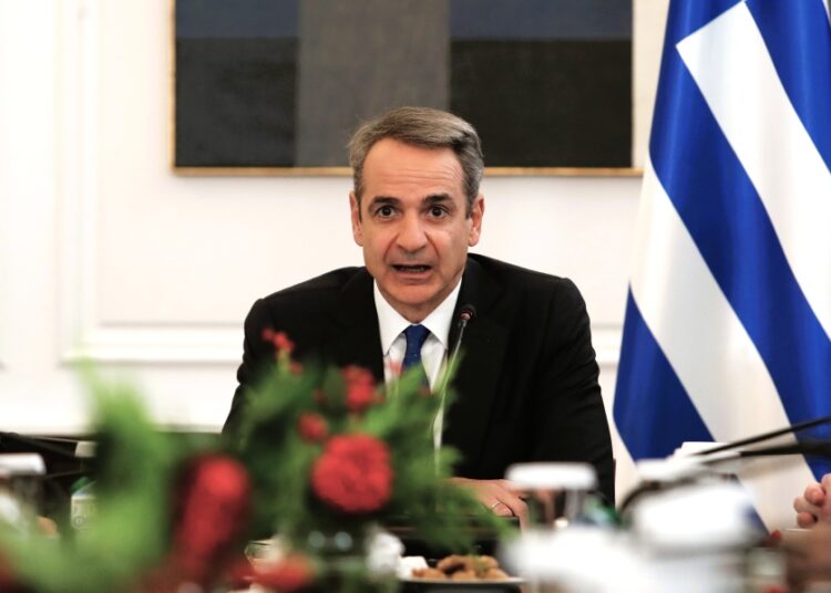 Αυστηρό μήνυμα Μαξίμου για τα μπλόκα ενόψει Χριστουγέννων: «Δεν υποχωρούμε σε πιέσεις»