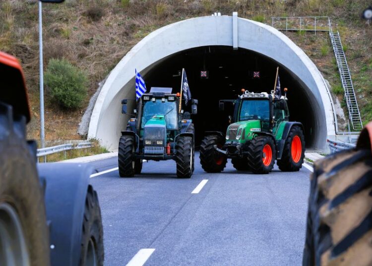ΕΛΑΣ για τα αγροτικά μπλόκα: Γιατί η εκτροπή κυκλοφορίας είναι υποχρεωτική