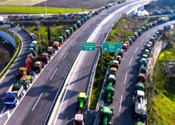 Μπλόκα αγροτών: Παρέμβαση ΣΕΤΕ για άμεση αποκατάσταση της κυκλοφορίας εν μέσω εορτών