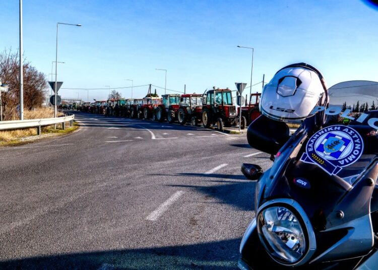 ΕΛΑΣ για τα αγροτικά μπλόκα: Γιατί η εκτροπή κυκλοφορίας είναι υποχρεωτική