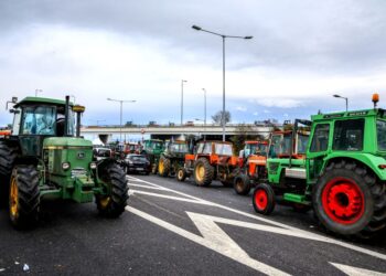 Λάρισα: «Φρακαρισμένη» η Αθηνών-Θεσσαλονίκης στη Νίκαια – Κρίσιμη συνέλευση αγροτών