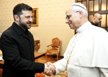 O Βολοντίμιρ Ζελένσκι συναντήθηκε με τον πάπα Λέοντα: Το ηχηρό μήνυμα του Ποντίφικα στις εμπόλεμες πλευρές
