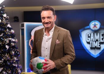 Μενιδιάτης στο εορταστικό Game Time: Ντουέτο-έκπληξη, ποδόσφαιρο και ο Μέσι… Άγιος Βασίλης