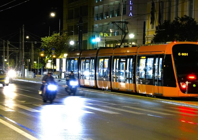 Εορταστικό ωράριο στα Μέσα Μεταφοράς: Τι ισχύει παραμονή και ανήμερα Χριστουγέννων