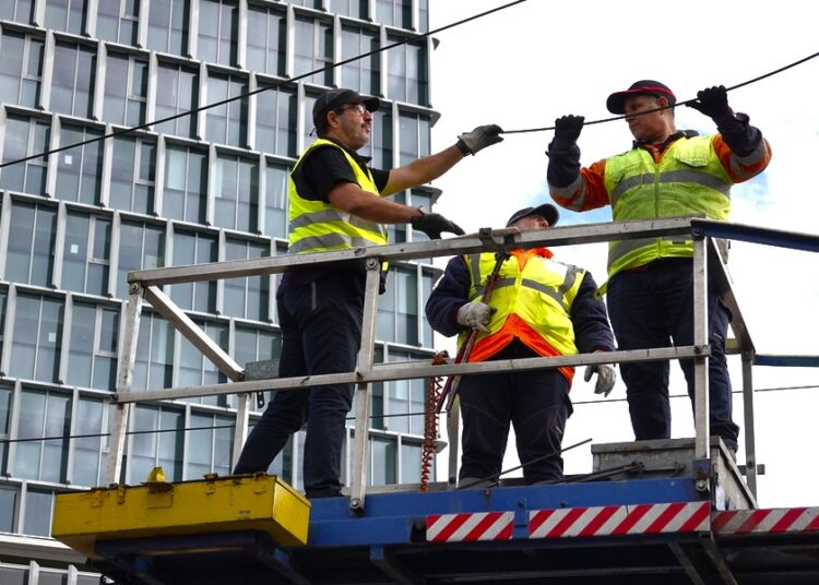 Πειραιάς χωρίς καλώδια: Ξεκίνησε το ξήλωμα του δικτύου τρόλεϊ – Η δέσμευση Κυρανάκη