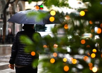 Καταιγίδες και μεγάλα ύψη βροχής: «Πνίγηκε» η Αττική παραμονή Χριστουγέννων