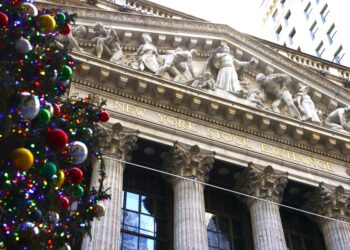 Απώλειες στους δείκτες της Wall Street: Διόρθωση σε Dow, S&P 500 και Nasdaq λόγω αβεβαιότητας