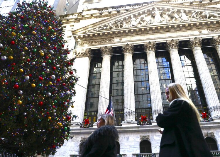 Wall Street μεταξύ ιστορικών υψηλών και νομισματικής αβεβαιότητας: Το στοίχημα του Santa Claus Rally