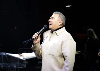 Χριστουγεννιάτικη μαγεία στην πλατεία Αριστοτέλους με τον Αντώνη Ρέμο (video&φωτό)