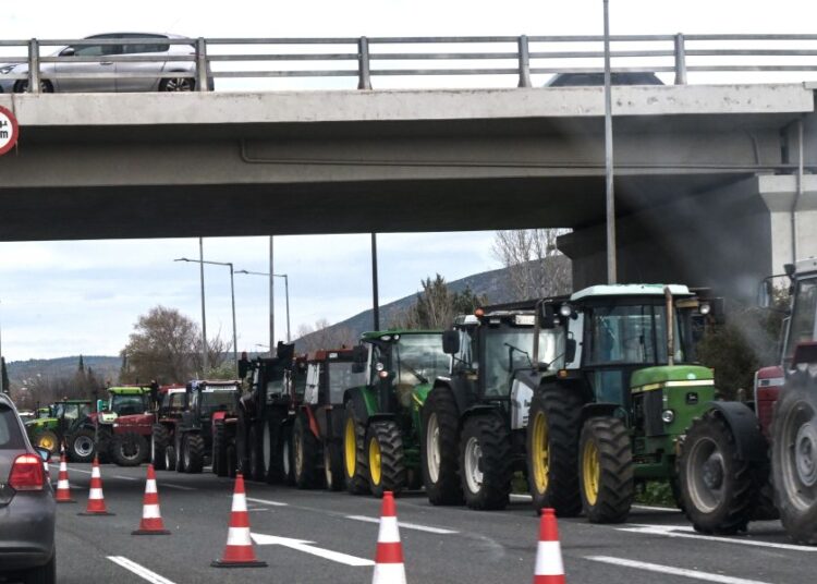 Αγρότες: Κλιμακώνουν με 48ωρους αποκλεισμούς – Τι αποφάσισαν στα Μάλγαρα
