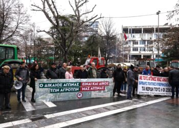 Αγρότες Θεσσαλίας: Αποχώρηση από τη Νίκαια, μεταφορά της «πίεσης» στη Λάρισα (φωτό)